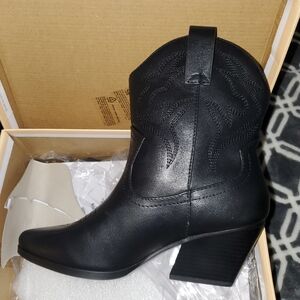 Sz 8 cowgirl boots black on black